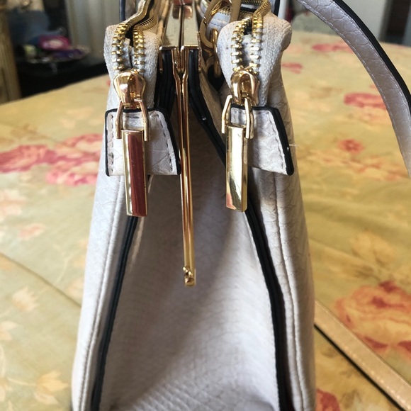 Dune embossed crocodile leather. - Picture 6 of 15